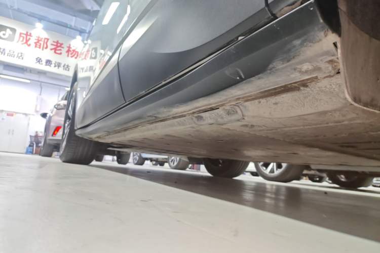 Used Volkswagen ID.4 X 2024 Pure & Smart Edition Left Side Sill