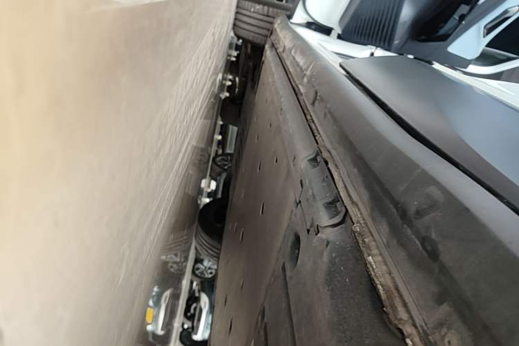 Used Volkswagen ID.4 X 2024 Pure & Smart Edition Left Side Sill