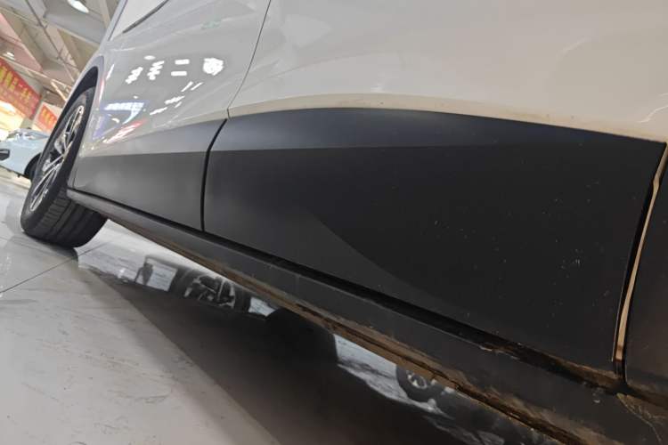 Used Volkswagen ID.4 X 2024 Pure & Smart Edition Left Side Sill