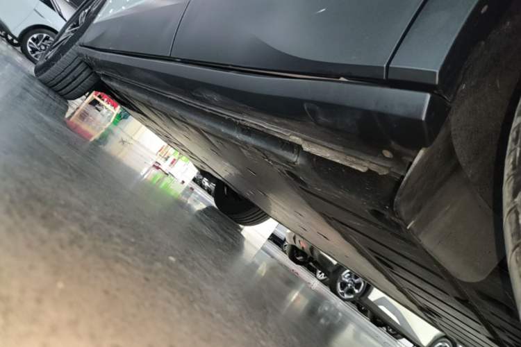 Used Volkswagen ID.4 X 2024 Pure & Smart Edition Left Side Sill