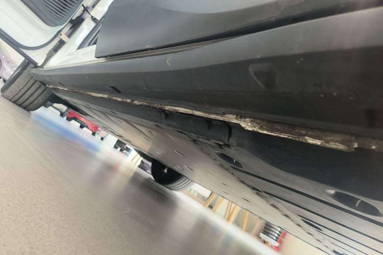 Used Volkswagen ID.4 X 2024 Pure & Smart Edition Left Side Sill