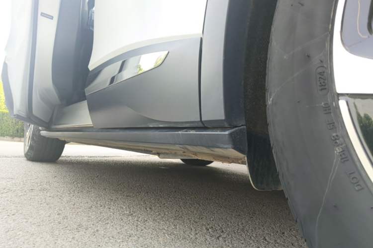 Used Volkswagen ID.4 X 2024 Pure & Smart Edition Left Side Sill