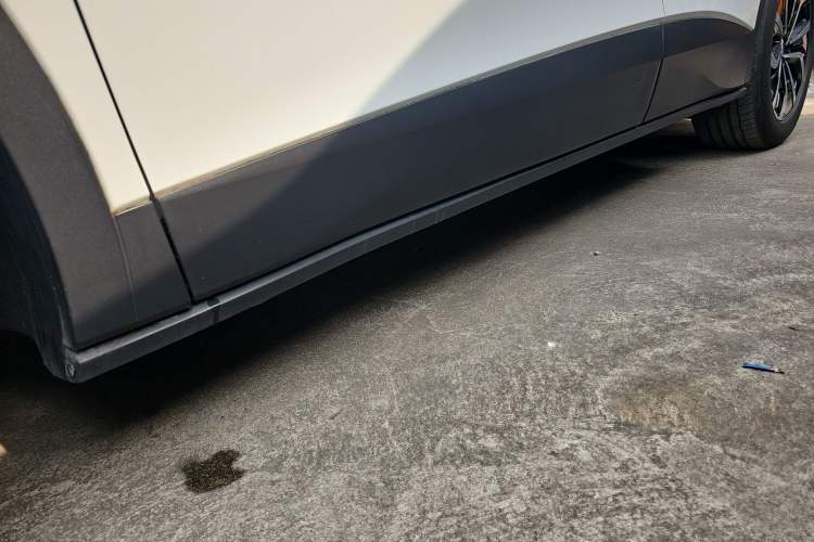 Used Volkswagen ID.4 X 2024 Pure & Smart Edition Left Side Sill