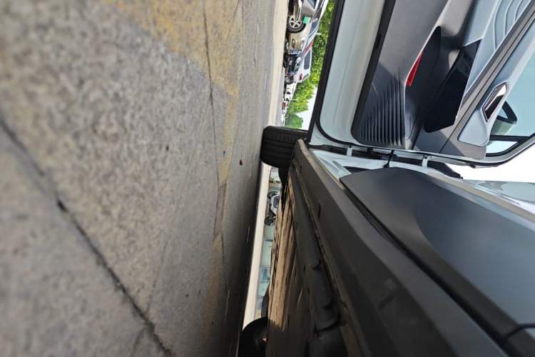 Used Volkswagen ID.4 X 2024 Pure & Smart Edition Left Side Sill