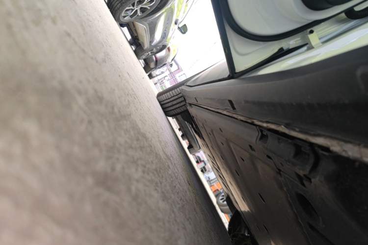 Used Volkswagen ID.4 X 2024 Pure & Smart Edition Left Side Sill