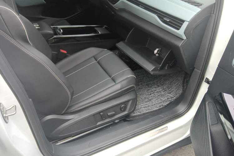 Used Volkswagen ID.4 X 2024 Pure & Smart Edition Right Front Seat