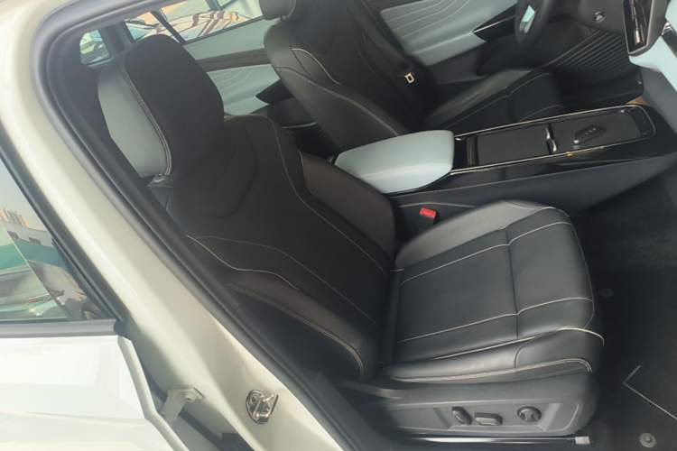 Used Volkswagen ID.4 X 2024 Pure & Smart Edition Right Front Seat