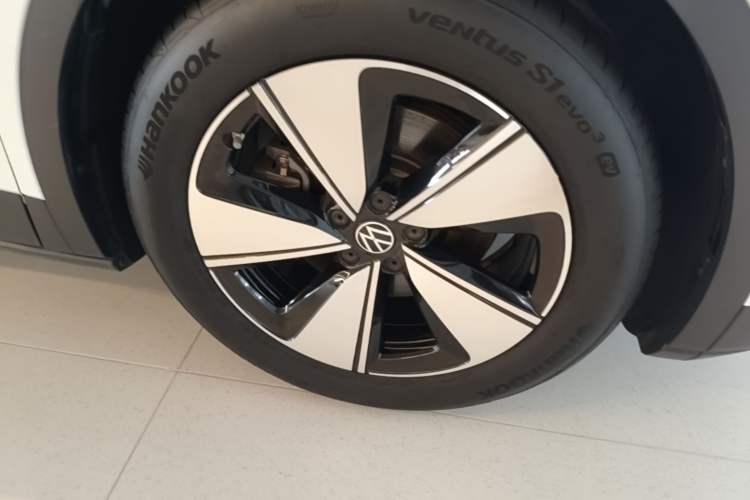 Used Volkswagen ID.4 X 2024 Pure & Smart Edition Right Front Wheel Hub