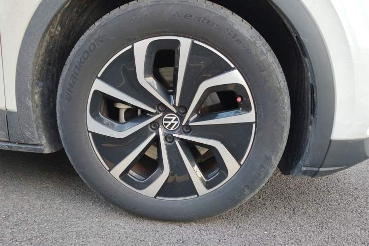 Used Volkswagen ID.4 X 2024 Pure & Smart Edition Right Front Wheel Hub