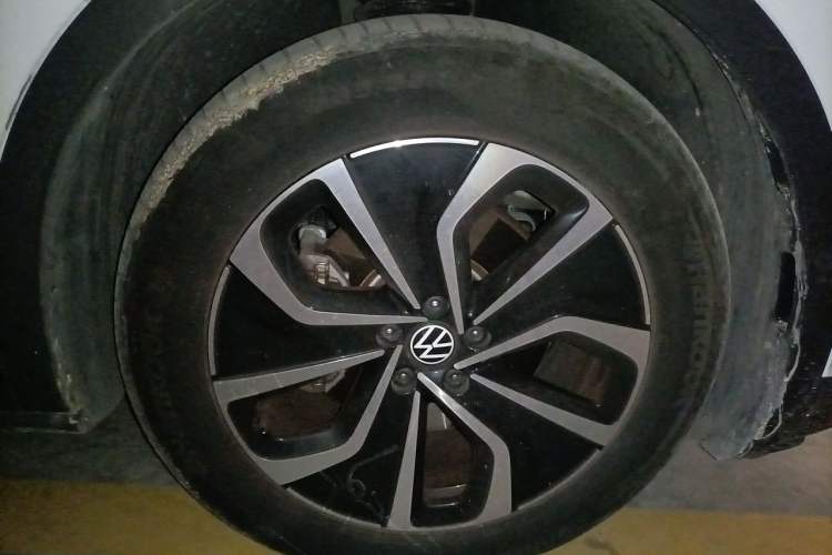 Used Volkswagen ID.4 X 2024 Pure & Smart Edition Right Front Wheel Hub