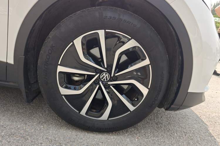 Used Volkswagen ID.4 X 2024 Pure & Smart Edition Right Front Wheel Hub