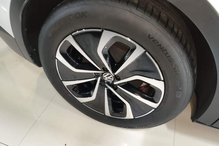 Used Volkswagen ID.4 X 2024 Pure & Smart Edition Right Rear Wheel Hub