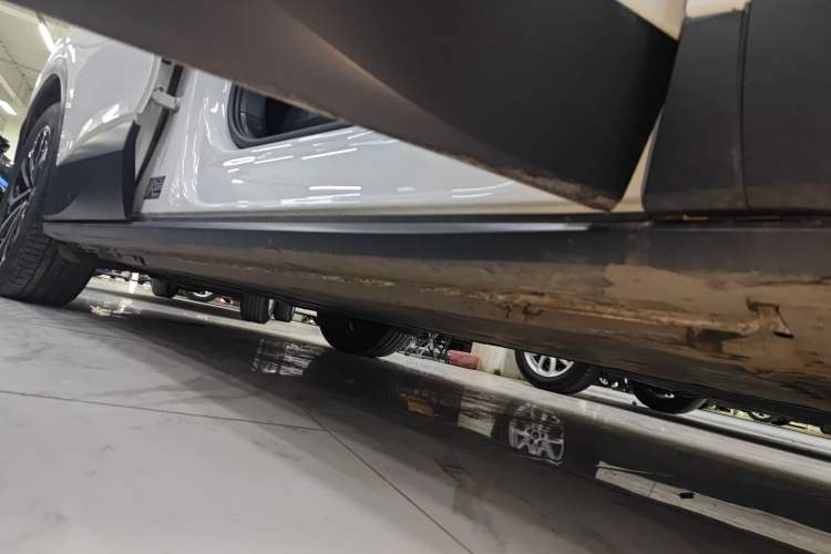 Used Volkswagen ID.4 X 2024 Pure & Smart Edition Right Side Sill