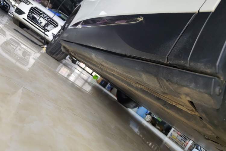 Used Volkswagen ID.4 X 2024 Pure & Smart Edition Right Side Sill