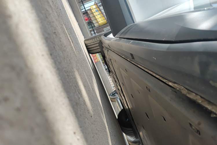 Used Volkswagen ID.4 X 2024 Pure & Smart Edition Right Side Sill