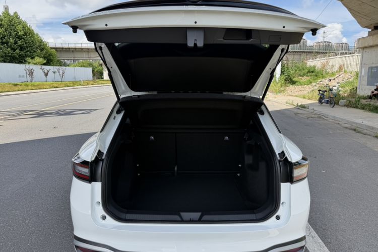 Used Volkswagen ID.4 X 2024 Pure & Smart Edition Trunk