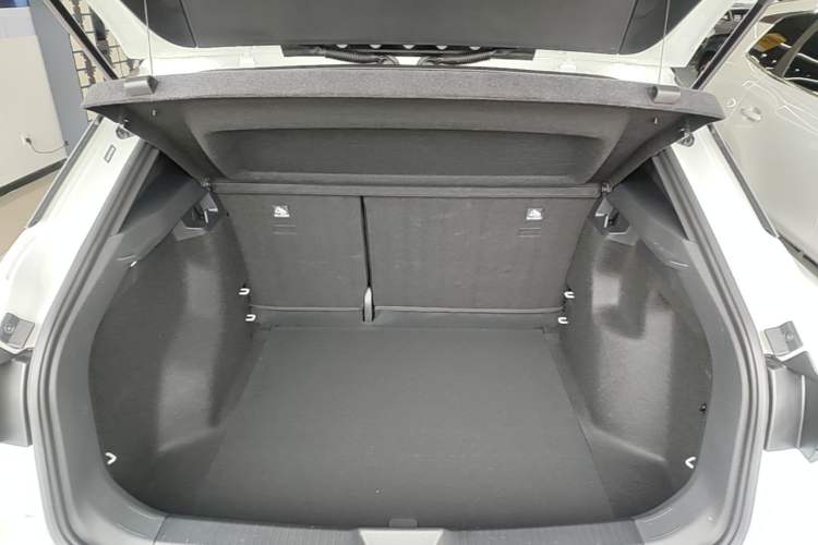Used Volkswagen ID.4 X 2024 Pure & Smart Edition Trunk