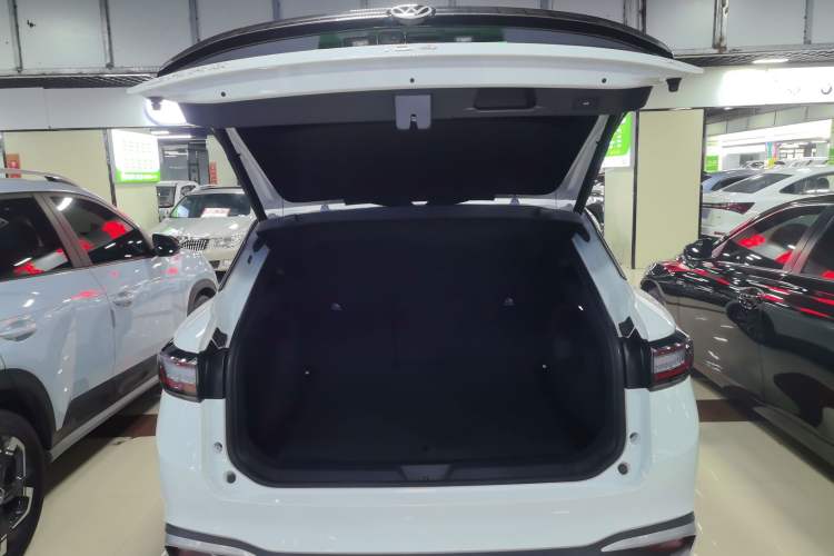 Used Volkswagen ID.4 X 2024 Pure & Smart Edition Trunk