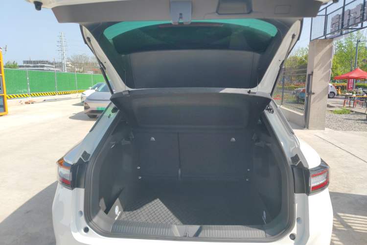 Used Volkswagen ID.4 X 2024 Pure & Smart Edition Trunk