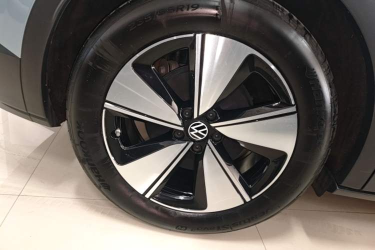 Used Volkswagen ID.4 X 2025 Smart Version Pure & Intelligent Enjoyment Edition Exterior 2