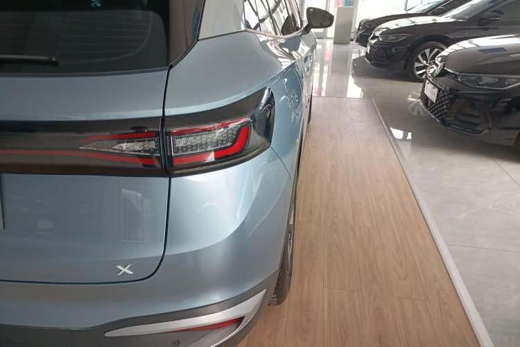 Used Volkswagen ID.4 X 2025 Smart Version Pure & Intelligent Enjoyment Edition Exterior 3