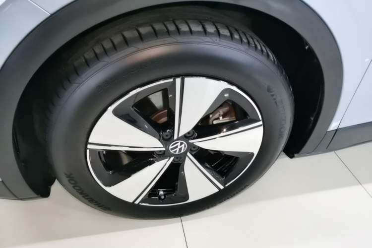 Used Volkswagen ID.4 X 2025 Smart Version Pure & Intelligent Enjoyment Edition Exterior 4