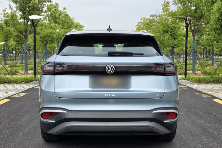 Used Volkswagen ID.4 X 2025 Smart Version Pure & Intelligent Enjoyment Edition Exterior 4