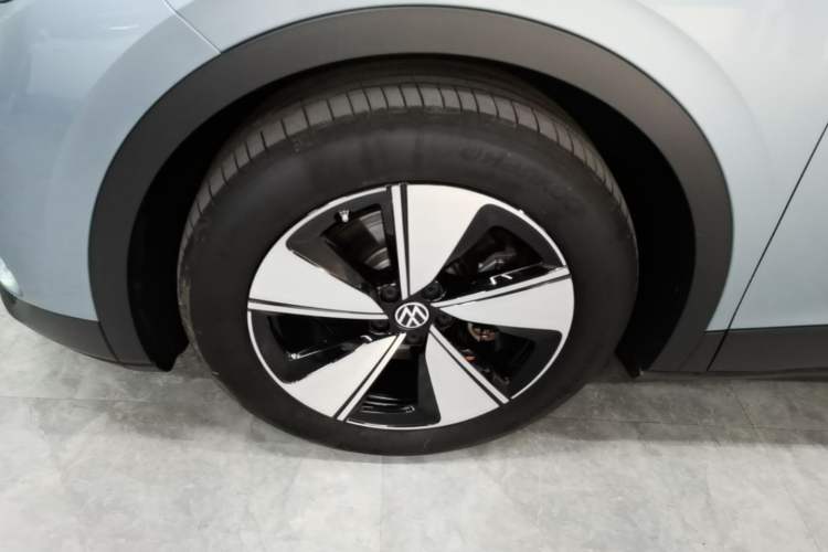 Used Volkswagen ID.4 X 2025 Smart Version Pure & Intelligent Enjoyment Edition Exterior 4