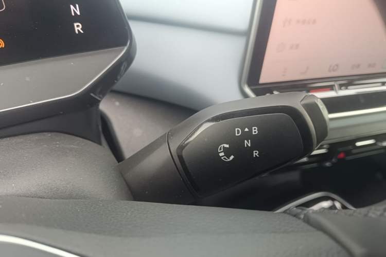 Used Volkswagen ID.4 X 2025 Smart Version Pure & Intelligent Enjoyment Edition Gear Lever