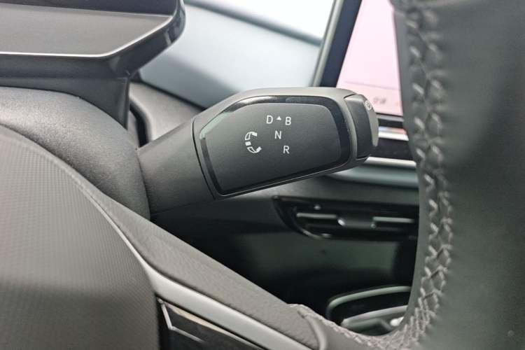 Used Volkswagen ID.4 X 2025 Smart Version Pure & Intelligent Enjoyment Edition Gear Lever