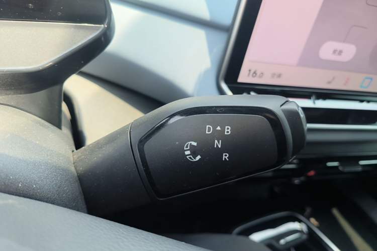 Used Volkswagen ID.4 X 2025 Smart Version Pure & Intelligent Enjoyment Edition Gear Lever