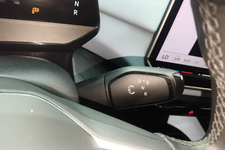 Used Volkswagen ID.4 X 2025 Smart Version Pure & Intelligent Enjoyment Edition Gear Lever