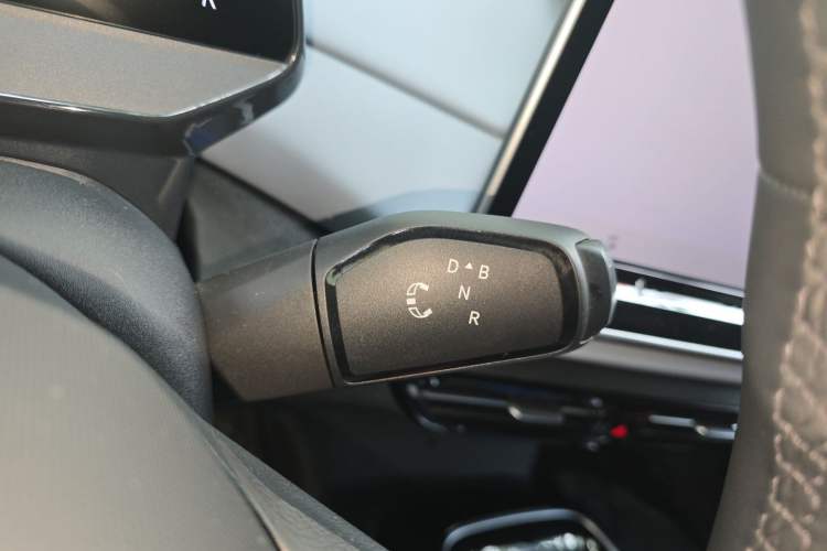 Used Volkswagen ID.4 X 2025 Smart Version Pure & Intelligent Enjoyment Edition Gear Lever