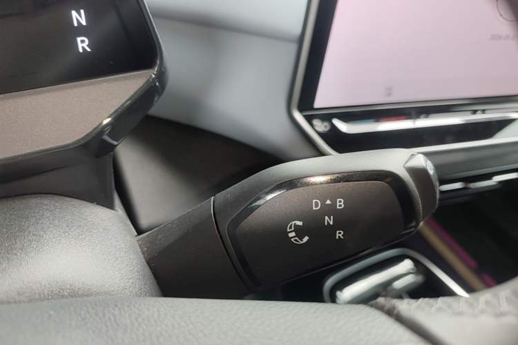 Used Volkswagen ID.4 X 2025 Smart Version Pure & Intelligent Enjoyment Edition Gear Lever