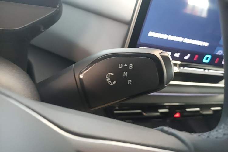 Used Volkswagen ID.4 X 2025 Smart Version Pure & Intelligent Enjoyment Edition Gear Lever