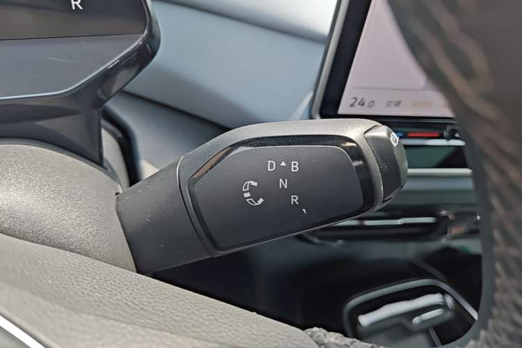 Used Volkswagen ID.4 X 2025 Smart Version Pure & Intelligent Enjoyment Edition Gear Lever