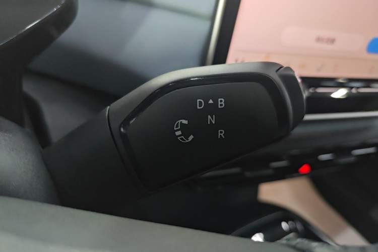 Used Volkswagen ID.4 X 2025 Smart Version Pure & Intelligent Enjoyment Edition Gear Lever
