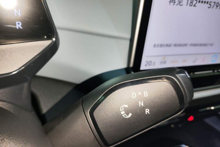 Used Volkswagen ID.4 X 2025 Smart Version Pure & Intelligent Enjoyment Edition Gear Lever