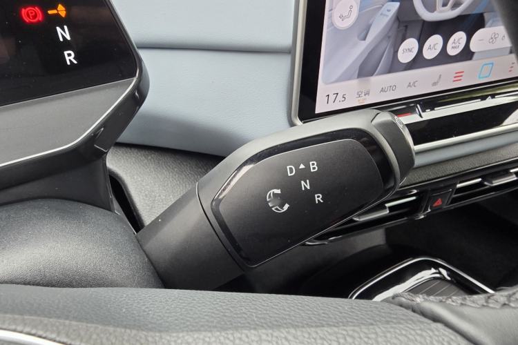 Used Volkswagen ID.4 X 2025 Smart Version Pure & Intelligent Enjoyment Edition Gear Lever
