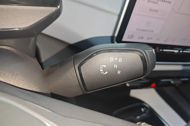 Used Volkswagen ID.4 X 2025 Smart Version Pure & Intelligent Enjoyment Edition Gear Lever