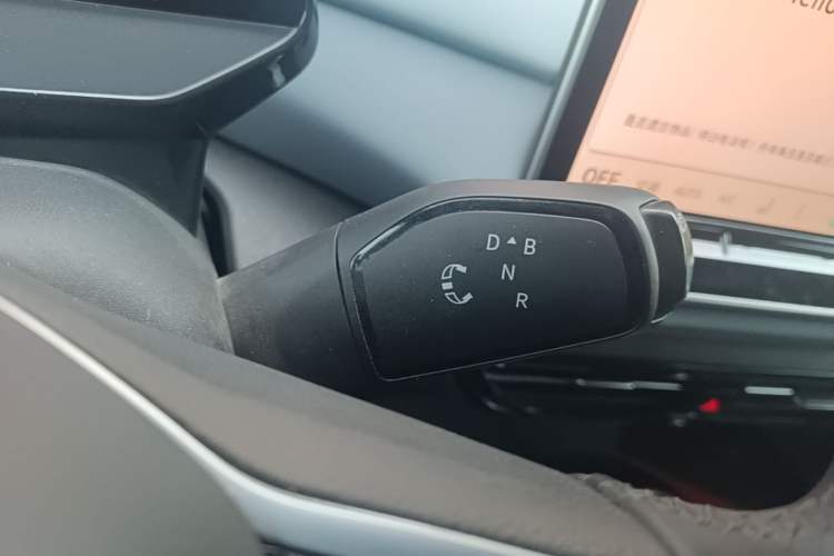 Used Volkswagen ID.4 X 2025 Smart Version Pure & Intelligent Enjoyment Edition Gear Lever