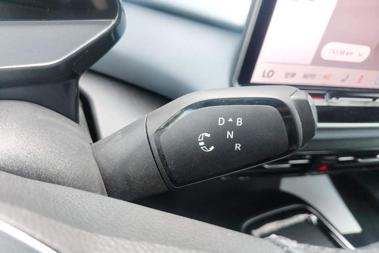 Used Volkswagen ID.4 X 2025 Smart Version Pure & Intelligent Enjoyment Edition Gear Lever