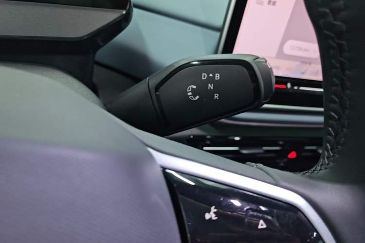 Used Volkswagen ID.4 X 2025 Smart Version Pure & Intelligent Enjoyment Edition Gear Lever