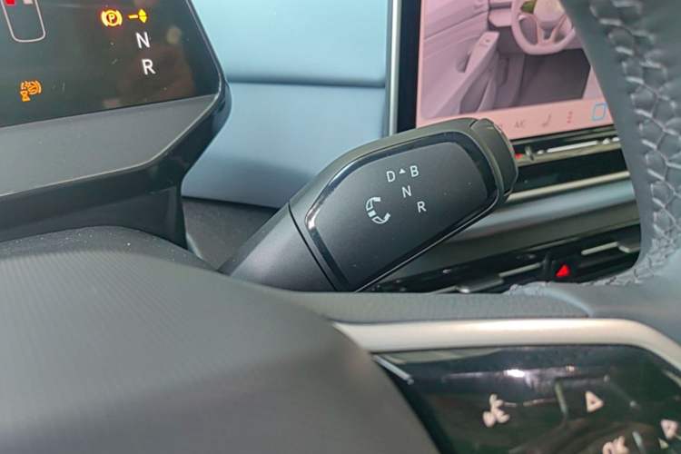 Used Volkswagen ID.4 X 2025 Smart Version Pure & Intelligent Enjoyment Edition Gear Lever