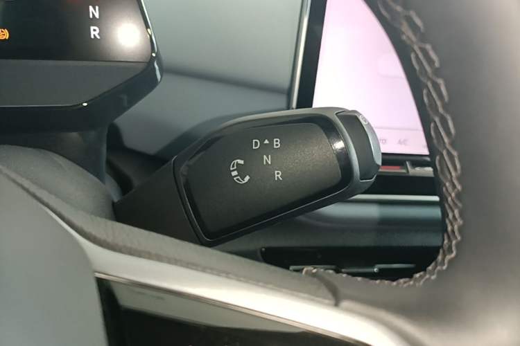 Used Volkswagen ID.4 X 2025 Smart Version Pure & Intelligent Enjoyment Edition Gear Lever