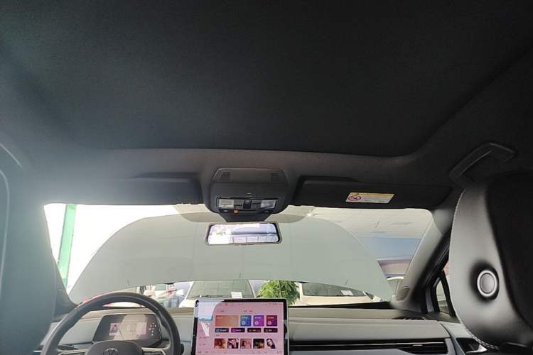 Used Volkswagen ID.4 X 2025 Smart Version Pure & Intelligent Enjoyment Edition Headliner