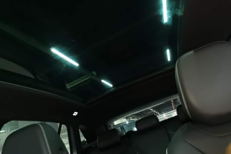 Used Volkswagen ID.4 X 2025 Smart Version Pure & Intelligent Enjoyment Edition Headliner