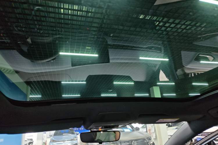 Used Volkswagen ID.4 X 2025 Smart Version Pure & Intelligent Enjoyment Edition Headliner