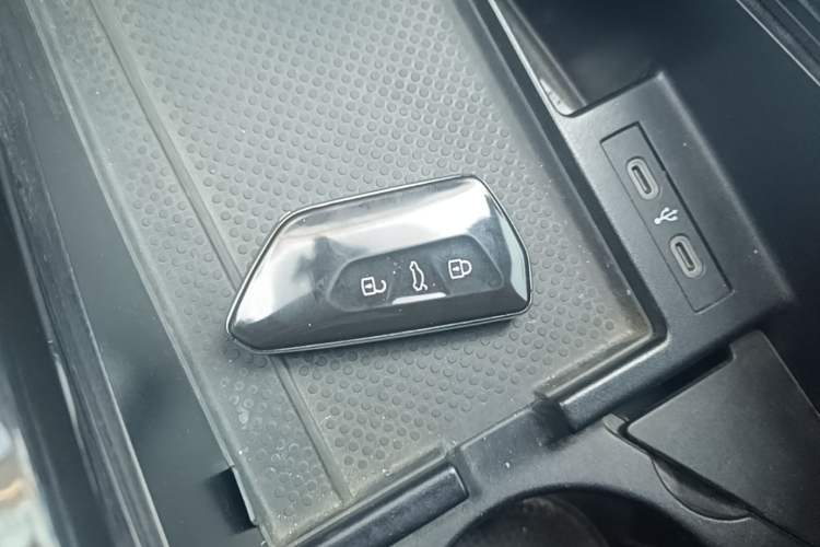 Used Volkswagen ID.4 X 2025 Smart Version Pure & Intelligent Enjoyment Edition Interior 1