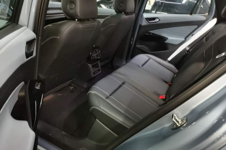 Used Volkswagen ID.4 X 2025 Smart Version Pure & Intelligent Enjoyment Edition Left Rear Seat